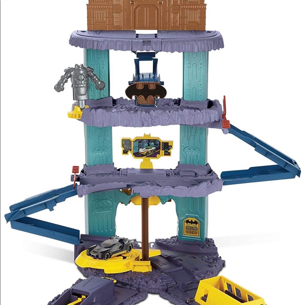 Expanding Wayne Manor – Batcave Playset